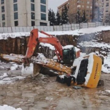 İstanbul’da İş Makinesi Suya Düştü, Operatör Yaşamını Yitirdi