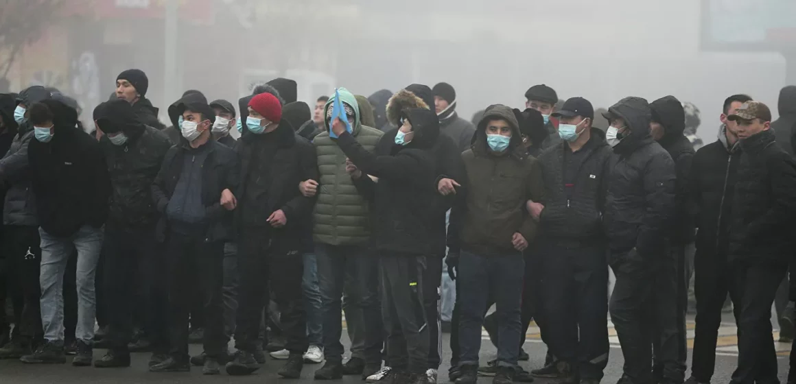 Kazakistan’da “Zam İsyanı” Sürüyor