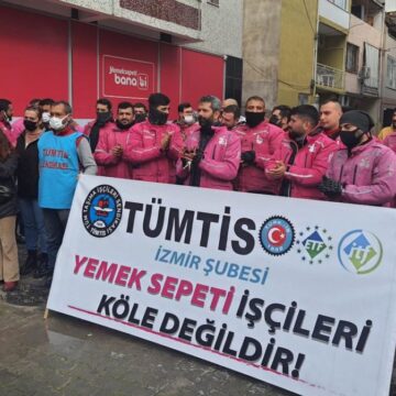 Yemek Sepeti İşçileri İzmir ve Manisa Depoları Önünde Eylem Gerçekleştirdi
