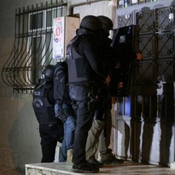 Birçok kentte polis baskınları: Gazetecilerin de aralarında bulunduğu çok sayıda gözaltı