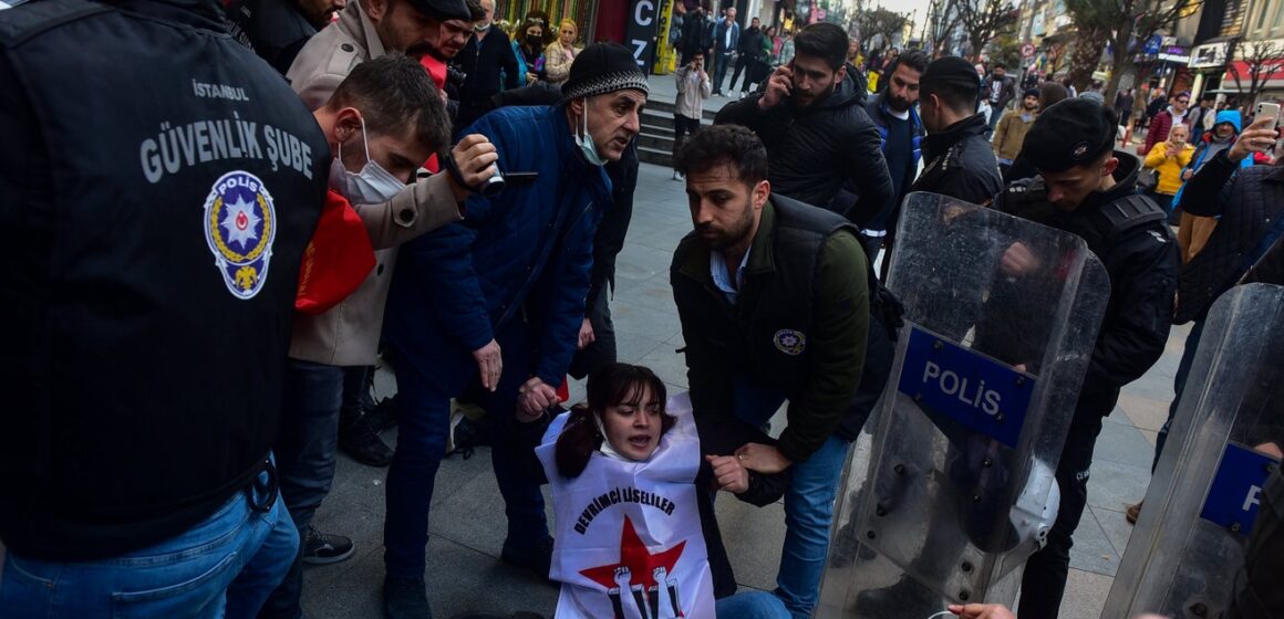 Kadıköy’deki Kızıldere Anması’na Polis Saldırdı: 6 Gözaltı