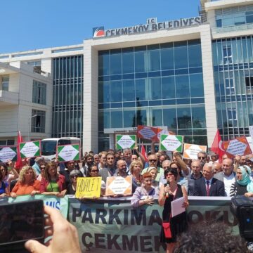 Çekmeköy Belediyesi önünde “Parkıma dokunma” eylemi